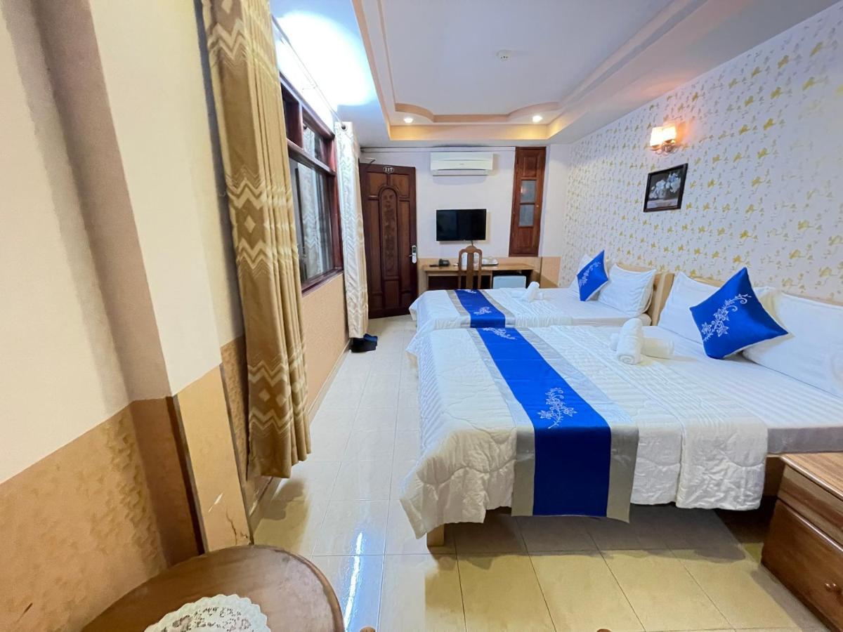 Khách Sạn Hồng Phát Thành Pho Ho Chí Minh Esterno foto
