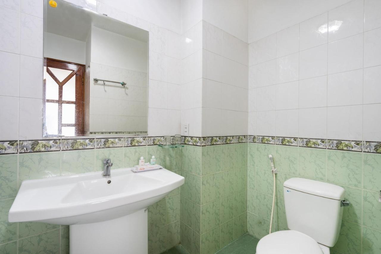 Khách Sạn Hồng Phát Thành Pho Ho Chí Minh Esterno foto